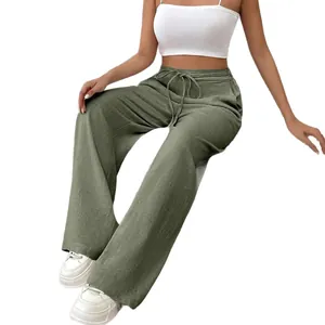 Vue détaillée du pantalon large pour femme taille haute vert olive avec cordon de serrage
