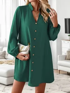 Elegant emerald green V-neck long-sleeved button-down A-line mini dress for women
