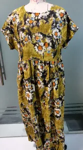 Vestido de verano holgado de algodón y lino con estampado de margaritas amarillas