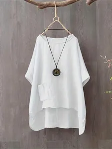 Vue de face d'une tunique ample en coton et lin blanc avec ourlet asymétrique.