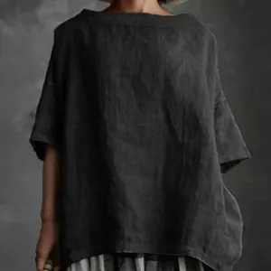 Detaillierte Textur eines locker sitzenden dunkelgrauen Baumwoll-Leinen-T-Shirts Damen