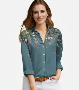 Elegante blauwgroene damesblouse met lange mouwen en een bloemen- en vogelprint