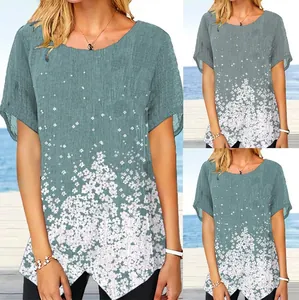 Top bohemio de verano verde azulado con estampado floral blanco y dobladillo abierto