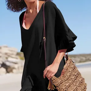 Vestido de playa negro de algodón flameado con escote en V y mangas con volantes