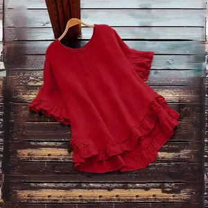 Chemisier femme rouge ample à manches courtes avec ourlet à volants et col rond