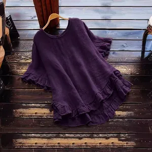 Blouse élégante à col rond et manches courtes violet foncé avec ourlet à volants