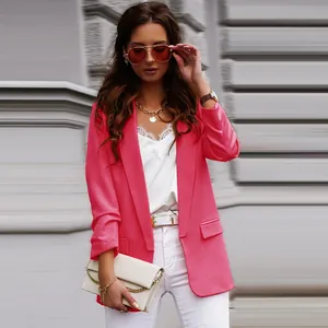 Elegante felroze getailleerde blazer voor dames in een professionele straatstijl outfit