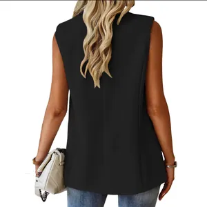 Achteraanzicht van een klassieke zwarte mouwloze blazer voor dames in professionele stijl.