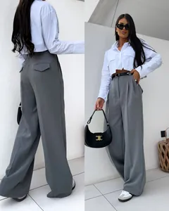 Elegantes pantalones grises de talle alto y pierna ancha, vistos de frente y detrás