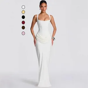 Vue de face montrant la coupe d'une robe de soirée blanche avec corset et bretelles
