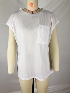 Front view detail of a white short-sleeve T-shirt with a chest pocket and round neck.