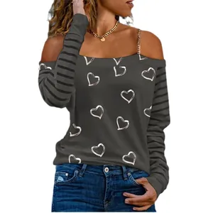 Maglietta da donna slim a maniche lunghe con stampa a cuore e spalline a catena