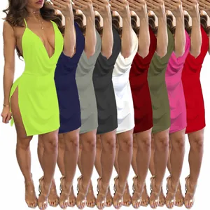 Vergelijking van meerdere levendige kleuropties voor de sexy mini-jurk met blote rug