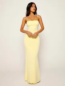 Nauwsluitende lichtgele maxi-jurk met spaghettibandjes voor een elegante uitstraling