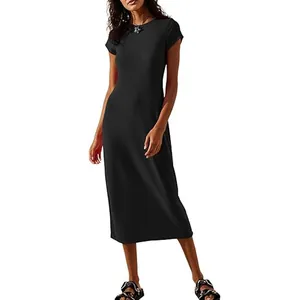 Abito midi nero a maniche corte slim fit da donna con design minimalista a tinta unita