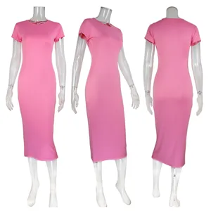 Vista multi-angolo di un abito midi rosa a maniche corte vestibilità slim da donna