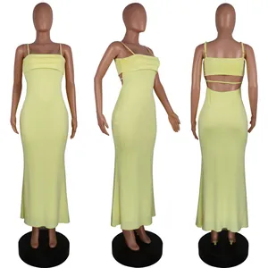 Gele nauwsluitende maxi-jurk met spaghettibandjes, open rug en dubbellaagse stof.