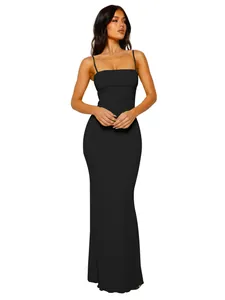 Elegante zwarte nauwsluitende maxi slipdress met open rug voor dames