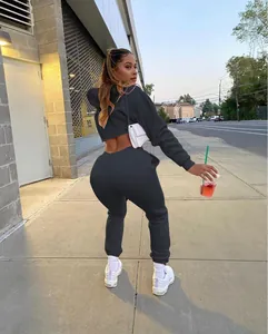 Trendy black women's cropped hoodie and joggers two-piece tracksuit set for autumn street wear