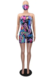 Combinaison bustier sexy tendance avec imprimé graffiti coloré et masque assorti