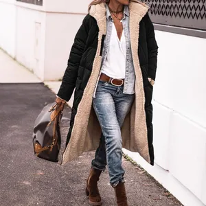 Elegante cappotto lungo reversibile da donna con cappuccio e fodera in sherpa nero