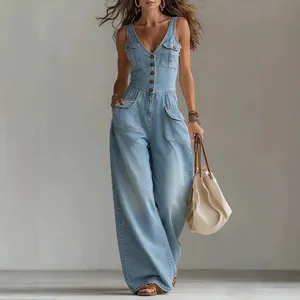 Ärmelloser hellblauer Denim-Jumpsuit mit V-Ausschnitt und weitem Bein-Design