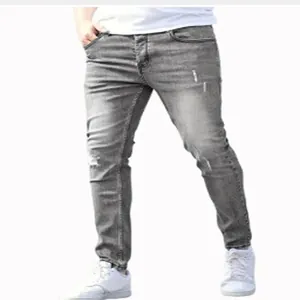Vista dettagliata dei jeans da uomo slim fit in denim grigio elasticizzato e strappato