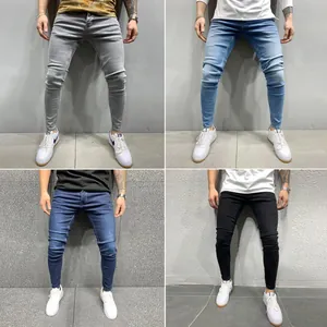 Mehrfarbige Anzeige von Herren-Stretch-Skinny-Fit-Jeans in vier klassischen Waschungen.
