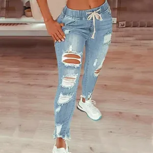 Vue détaillée du jean déchiré à taille haute pour femme avec cordon de serrage élastique