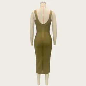 Rückansicht eines olivgrünen Bandage-Bodycon-Kleides mit U-Ausschnitt und Reißverschluss