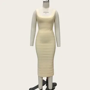 Elegantes beige Bodycon-Bandagenkleid mit U-Ausschnitt auf Schaufensterpuppe