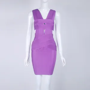 Elegante abito a bende viola aderente con scollo a V per cocktail party ed eventi speciali