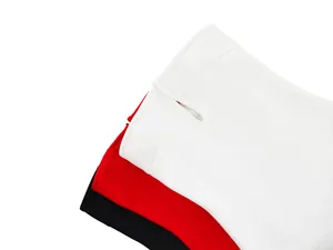 Nahaufnahme der Textur eines hochwertigen Bandage-Kleidstoffs in den Farben Weiß, Rot und Schwarz.