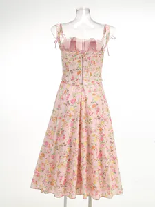 Elegante set top a corsetto floreale rosa e gonna midi con cerniera posteriore e fiori