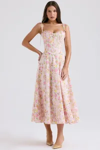 Dettaglio completo dell'abito a corsetto a fiori rosa con spalline e gonna midi