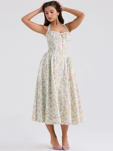 Elegante abito midi a fiori con scollo all'americana e corpetto a pieghe per le vacanze