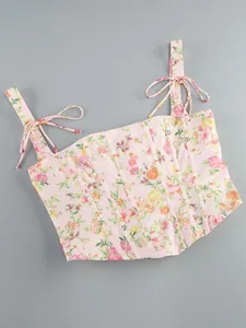 Dettaglio del top a corsetto rosa floreale con spalline regolabili da annodare e stecche.