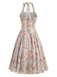 Vista posteriore di un abito midi floreale con scollo all'americana e nastri eleganti.