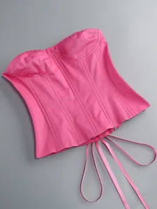 Corsetto rosa acceso con stecche strutturate ed elegante dettaglio stringato in nastro sul fondo.