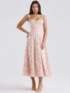 Abito midi floreale elegante stile corsetto con spalline sottili e silhouette aderente