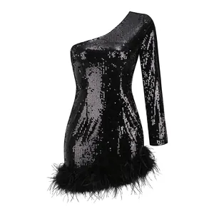 Abito corto sexy con paillettes nere monospalla e bordo in piume di lusso nero