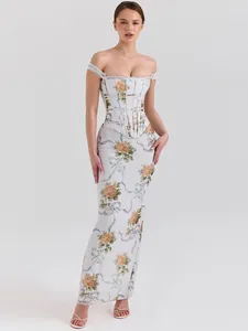 Robe longue fleurie élégante avec bustier corset et bordure en dentelle bardot