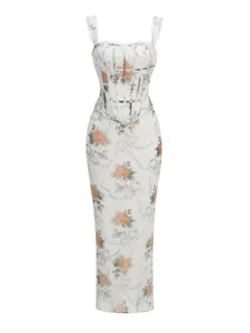 Robe longue à bretelles style corset avec motifs élégants de roses et rubans fleuris.