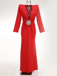 Elegant red deep V-neck floor-length evening dress with rhinestone brooch decoration