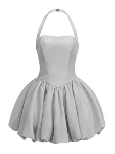 Elegante mini abito argento glitterato all'americana con gonna a sbuffo per feste
