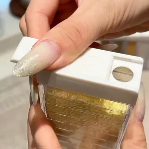 Salière de cuisine blanche avec couvercle coulissant pour le stockage des épices