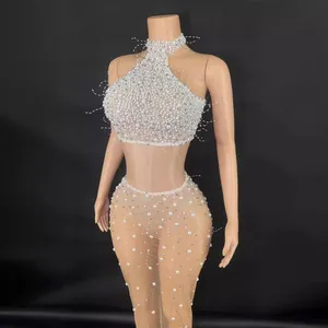 Elegante set van haltertop en transparante rok met parels en strass-steentjes