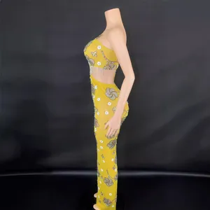 Robe de soirée élégante à une épaule avec sequins jaunes pour tapis rouge et représentations