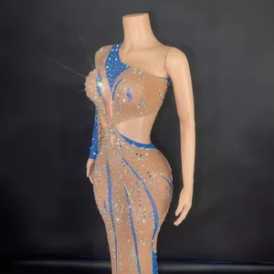 Elegantes One-Shoulder-Abendkleid mit funkelnden Strasssteinen und sexy Cut-outs in Blau