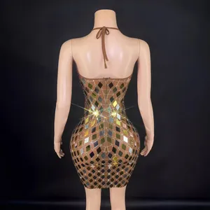 Glinsterende halter mini-jurk met spiegels en strassteentjes voor feesten achteraanzicht